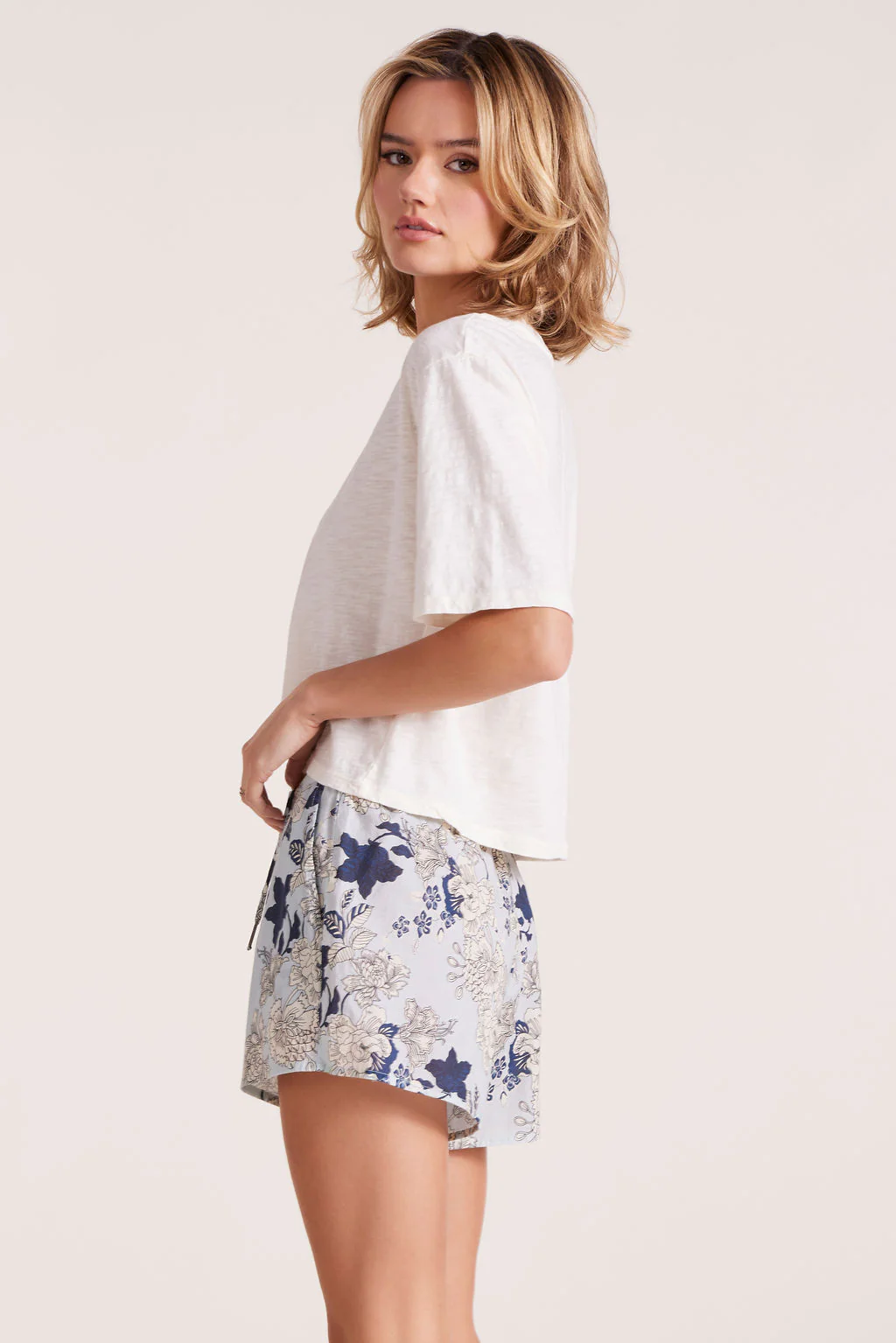 CENTER BACK SEAM CROP TOP - Image 2