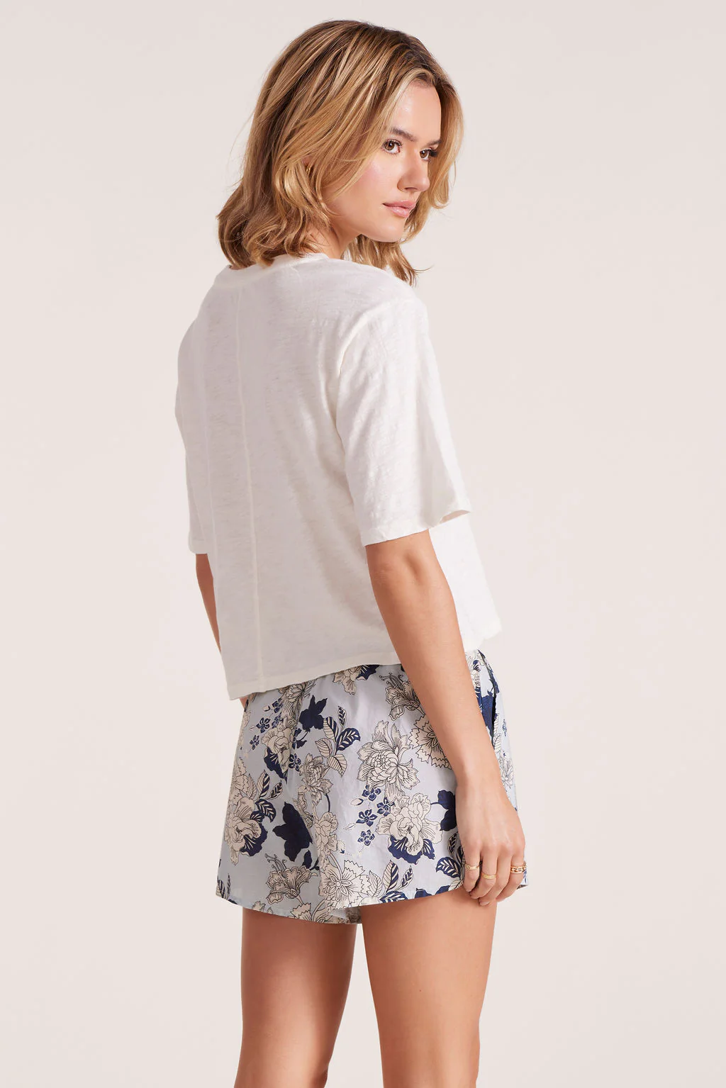 CENTER BACK SEAM CROP TOP - Image 3