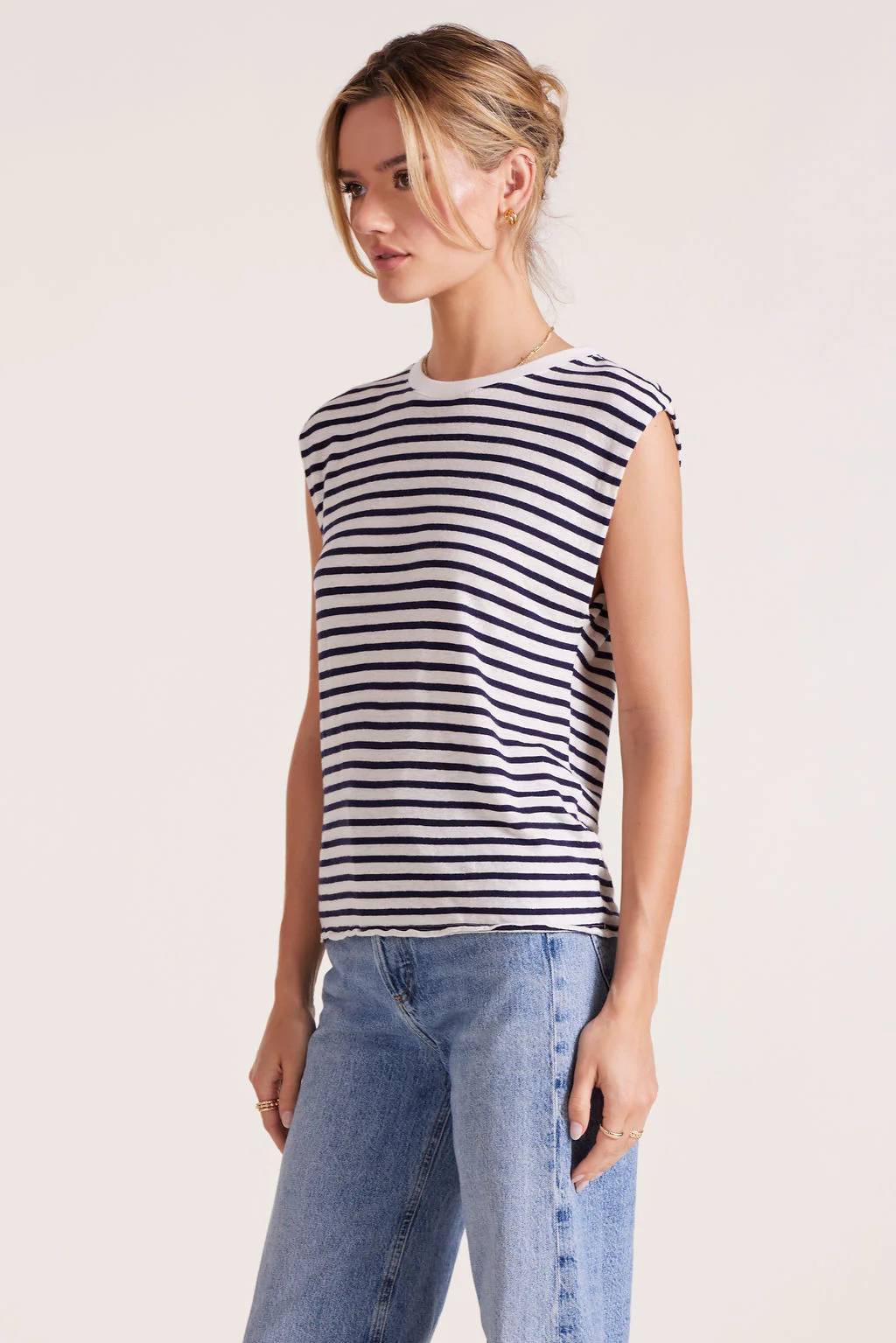 SLEEVELESS CREWNECK TEE - Image 4