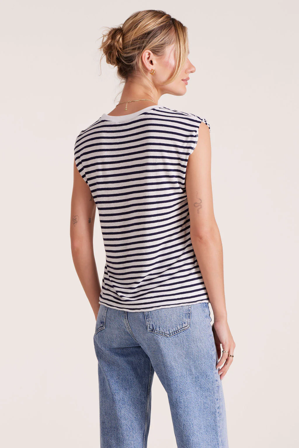 SLEEVELESS CREWNECK TEE - Image 5